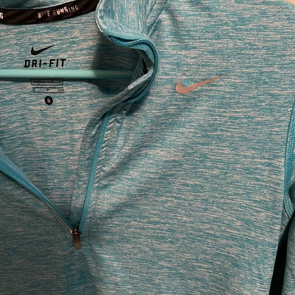 Nike athletic quarter zip. - Picture 2 of 2